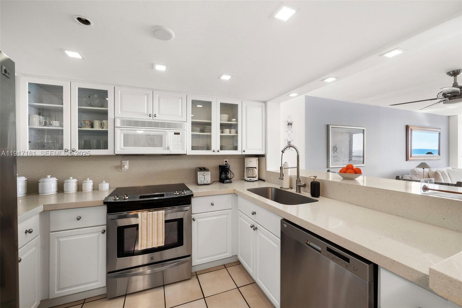 2555 Collins Ave 805 photo 8