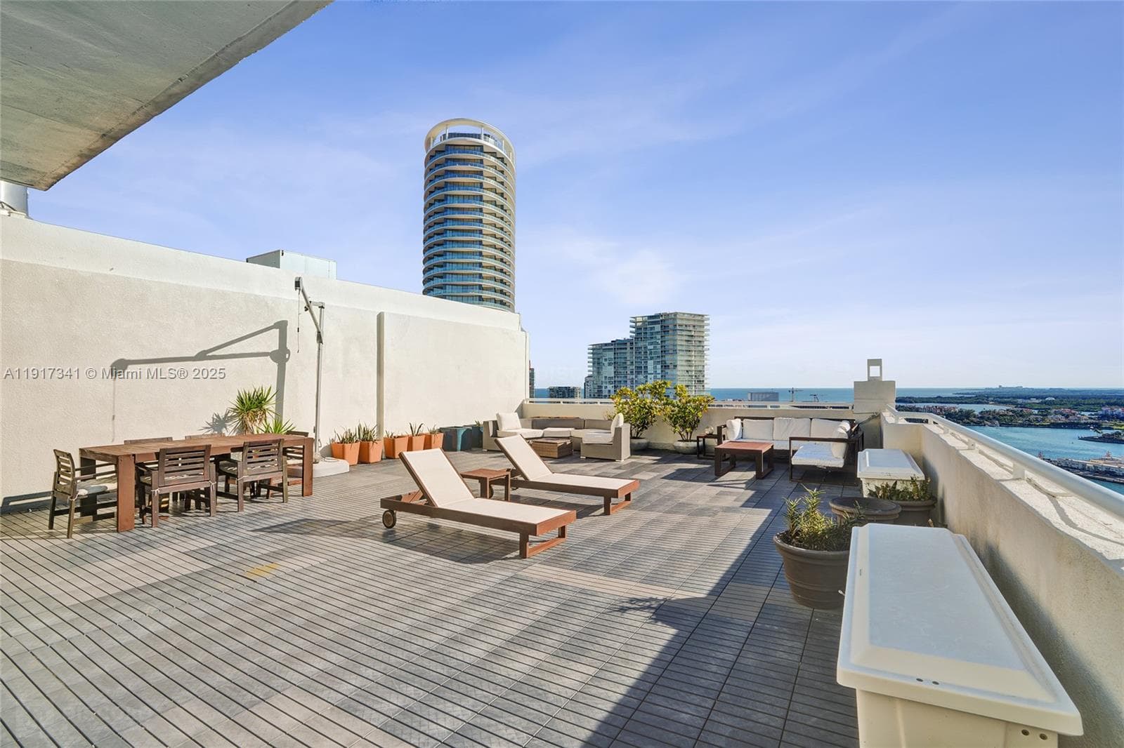 650 West Ave PH01 photo 16