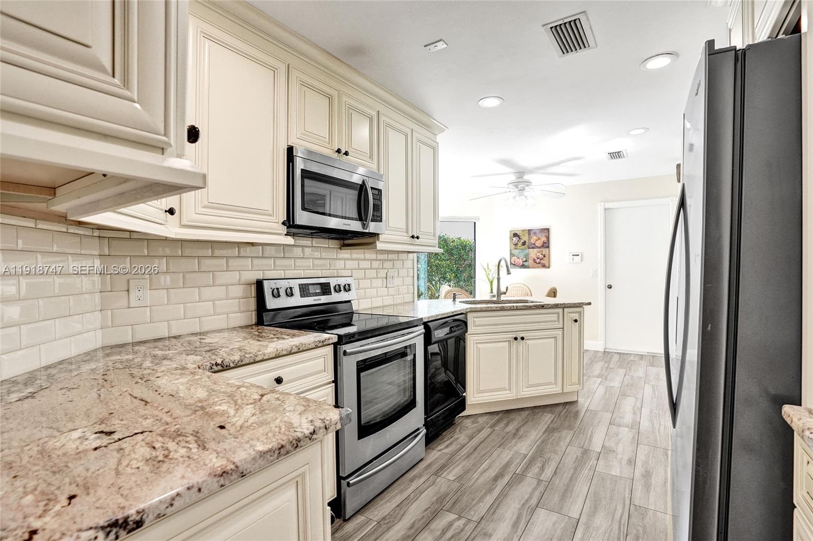 1140 Sand Drift Way B photo 17