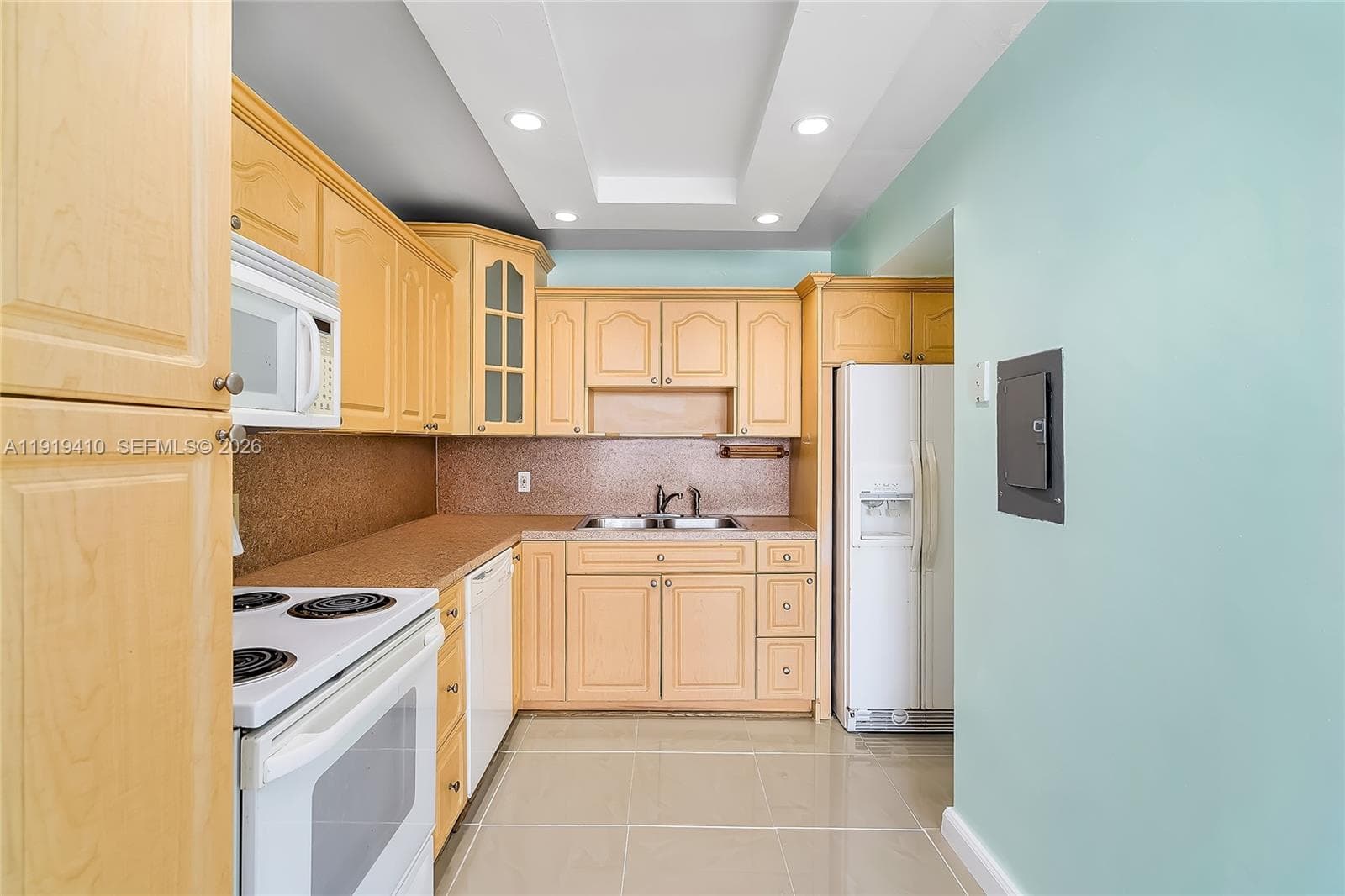 2025 NE 164th St 907 photo 12