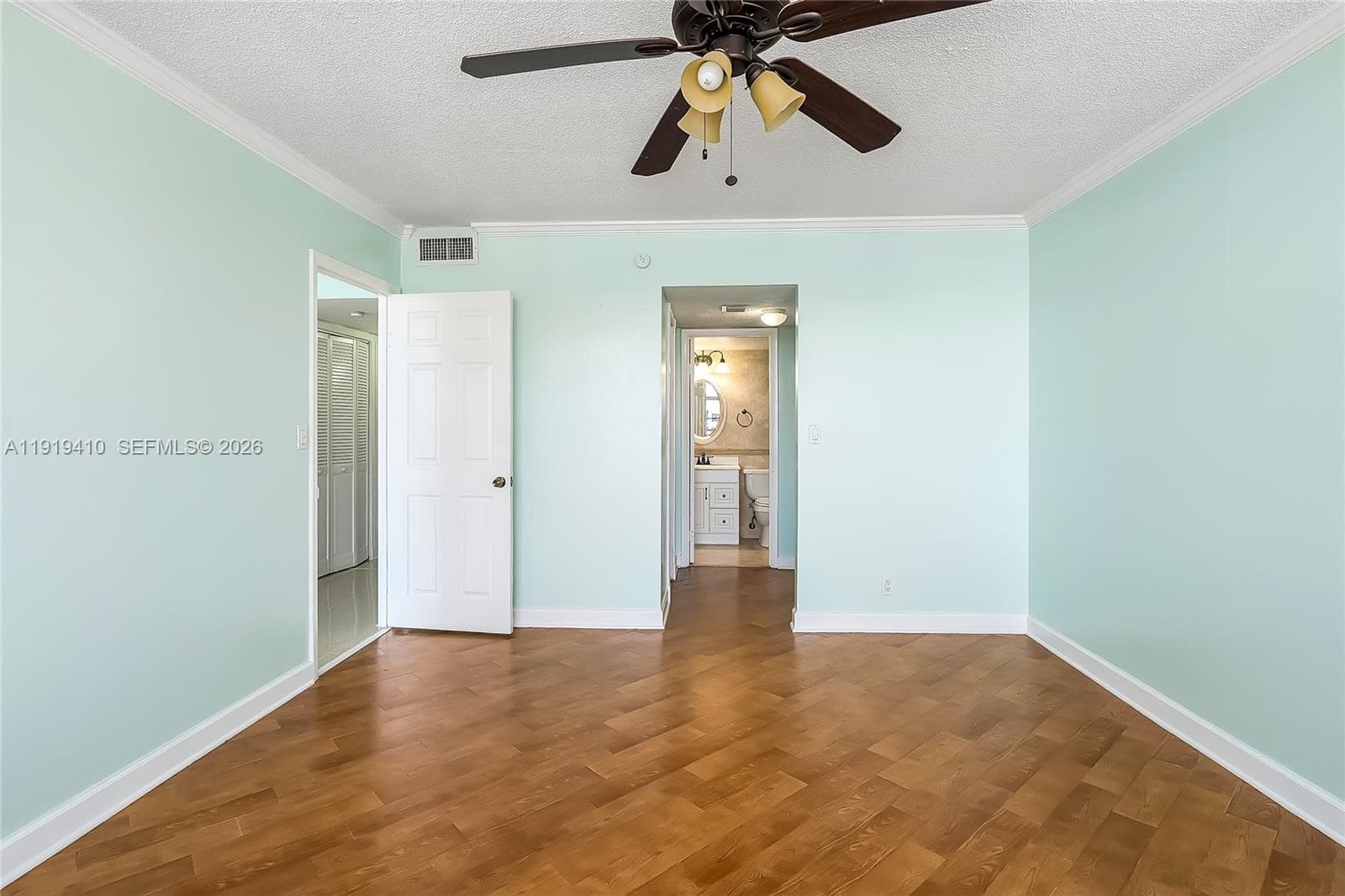 2025 NE 164th St 907 photo 21