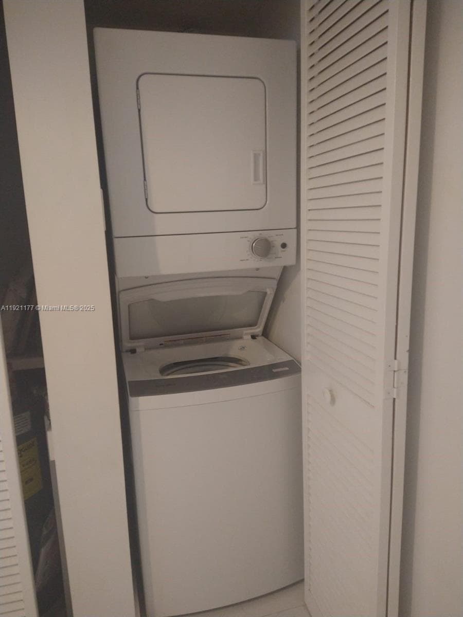 9341 SE Collins Ave 303 photo 4