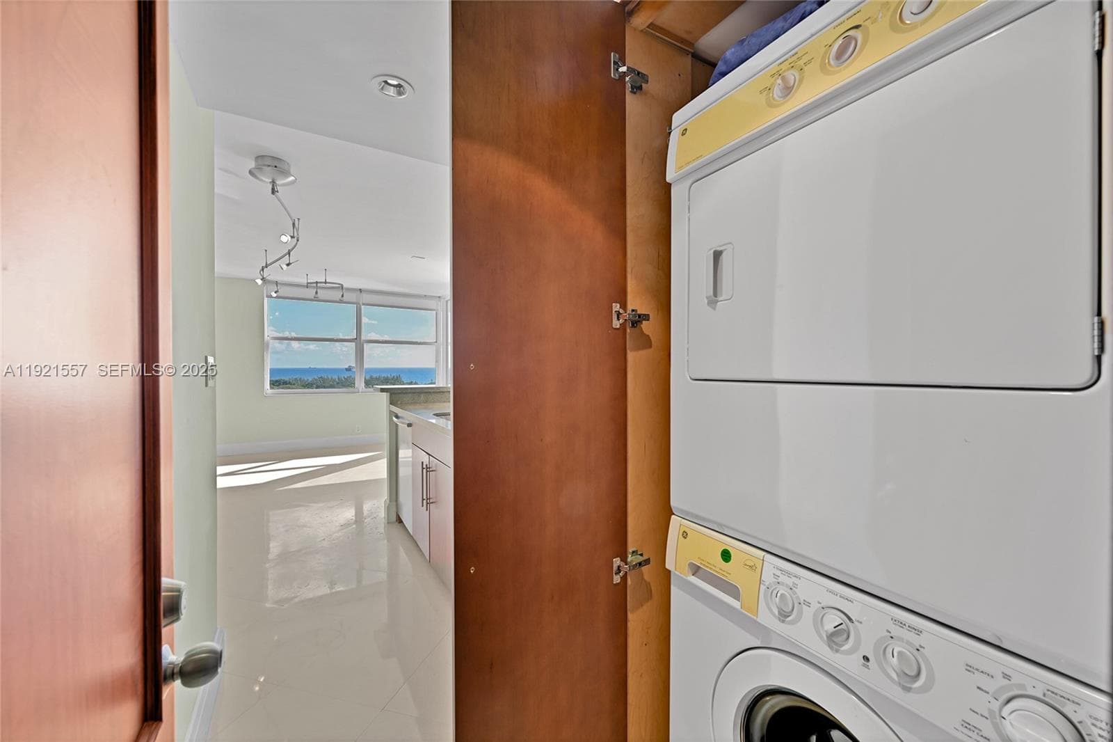 936 Intracoastal Dr 15H photo 17