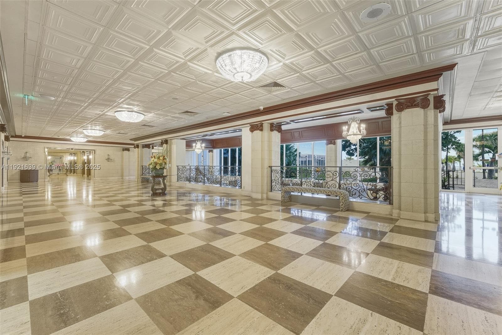 2030 Ocean Dr 1810 photo 13