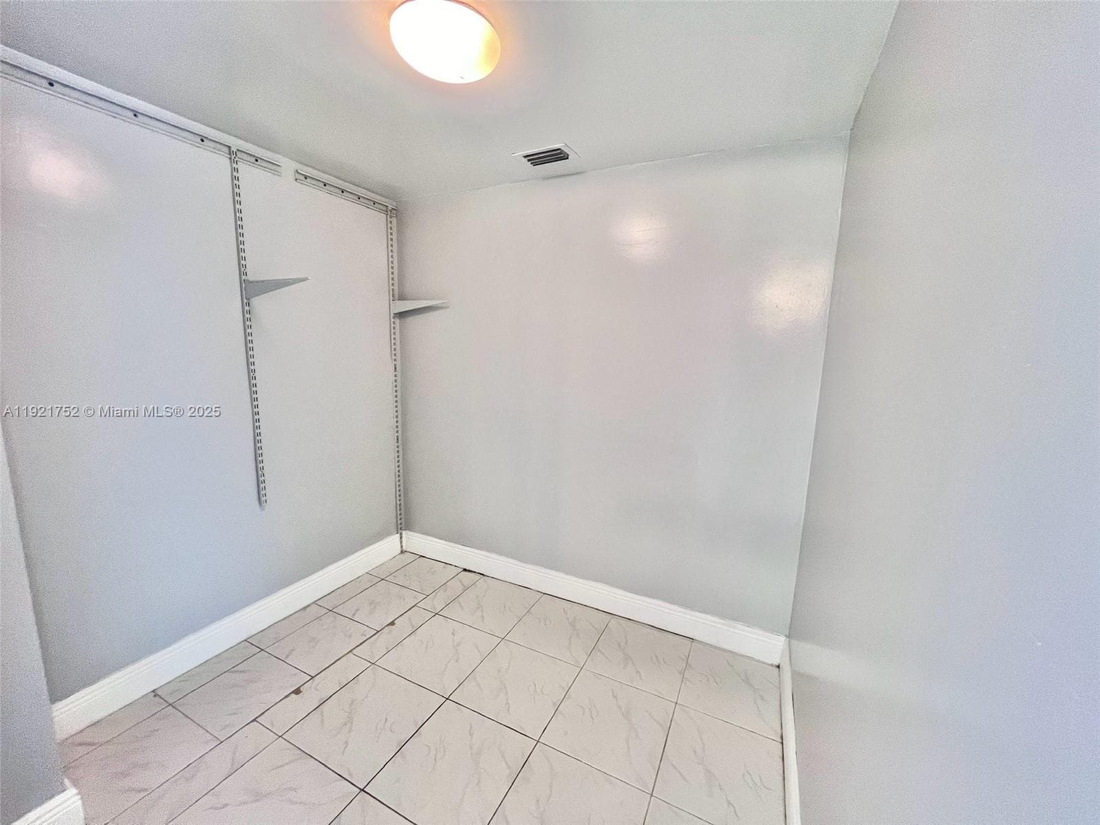 3660 NE 166th St 505 photo 15