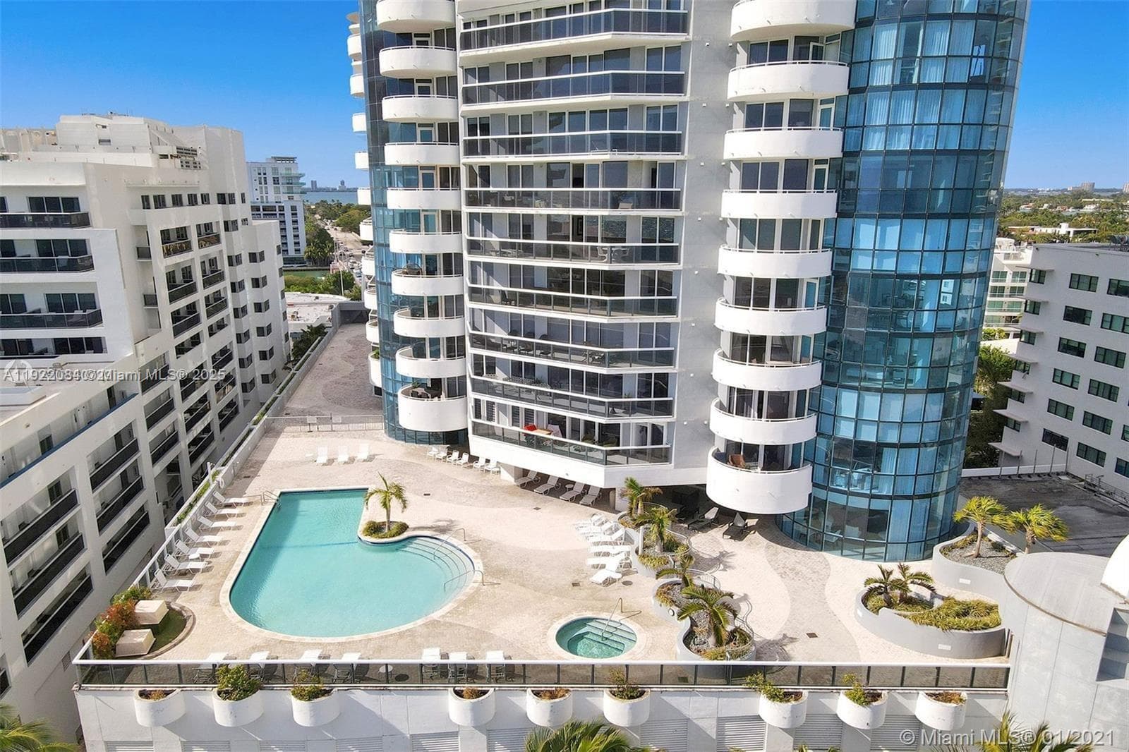 6301 Collins Ave 807 photo 3
