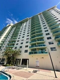 19390 Collins Ave 414 photo 19