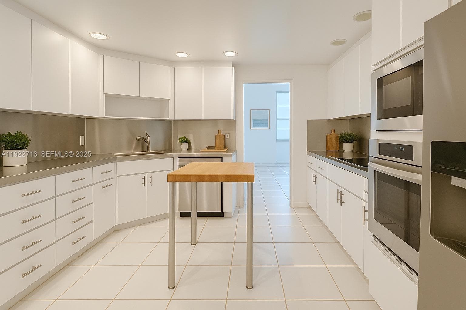 5255 Collins Ave 5D photo 6