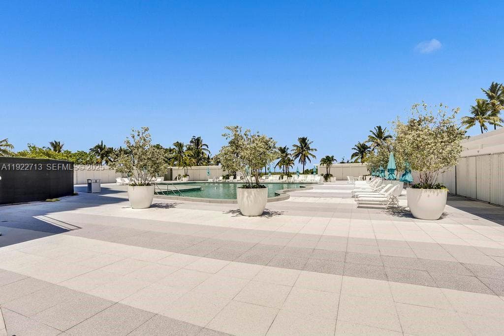 5255 Collins Ave 5D photo 16