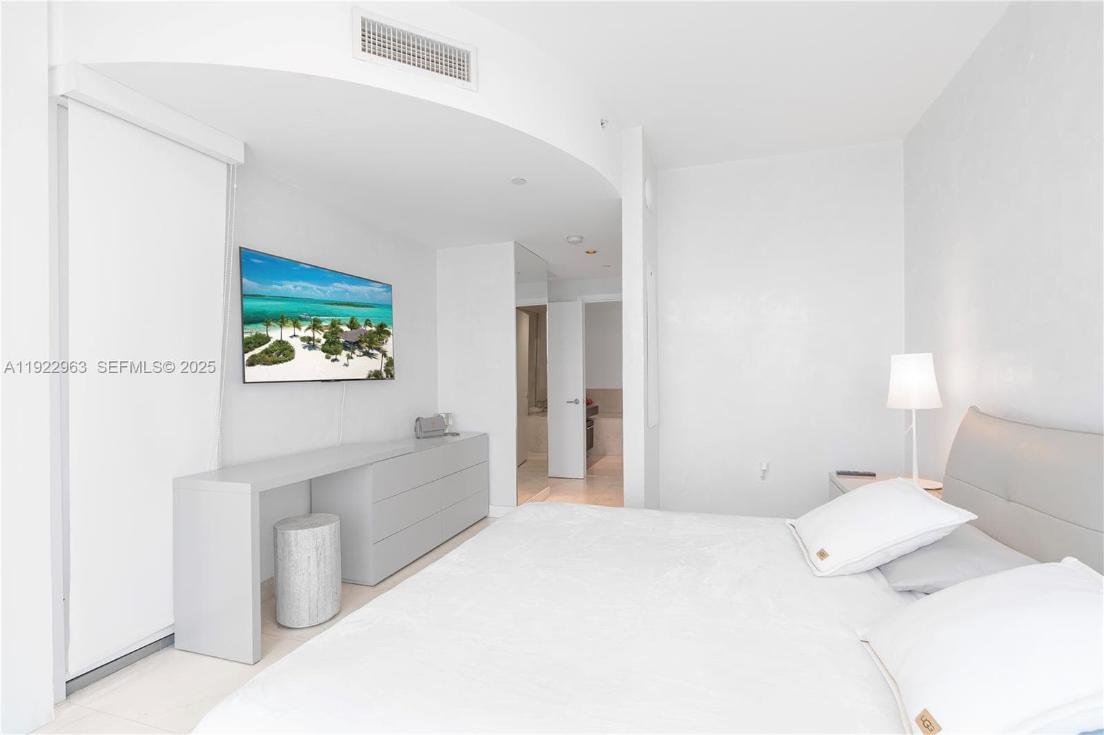 17121 Collins Ave 903 photo 6