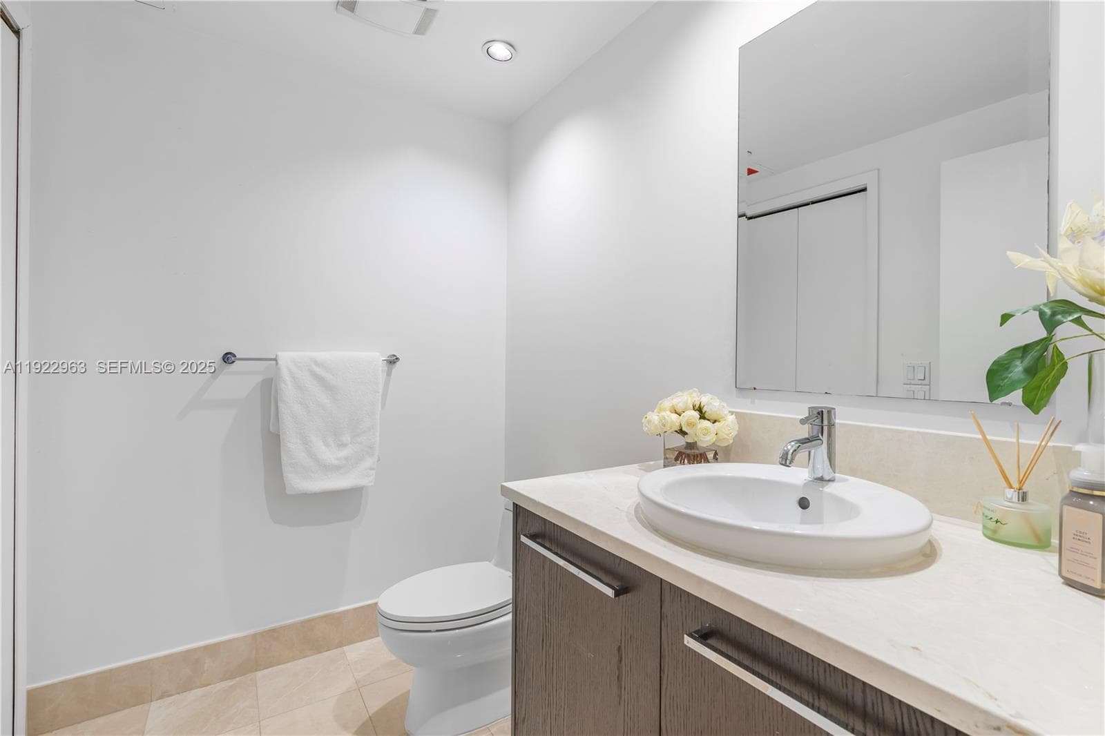 17121 Collins Ave 903 photo 19