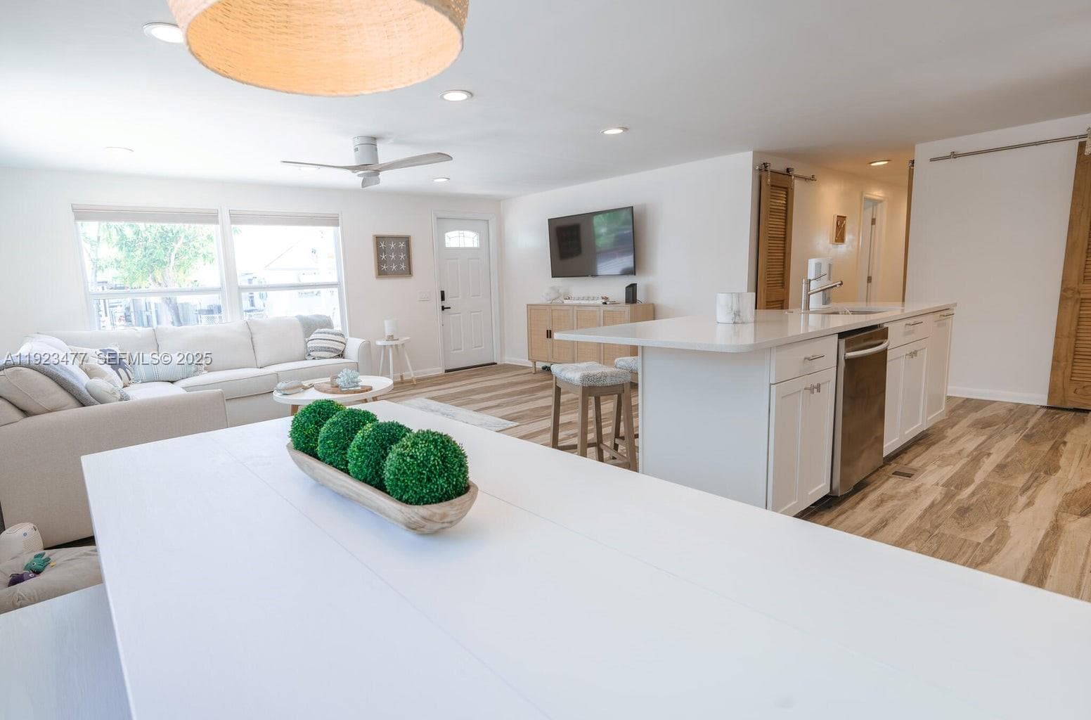 212 Buttonwood Ln photo 8