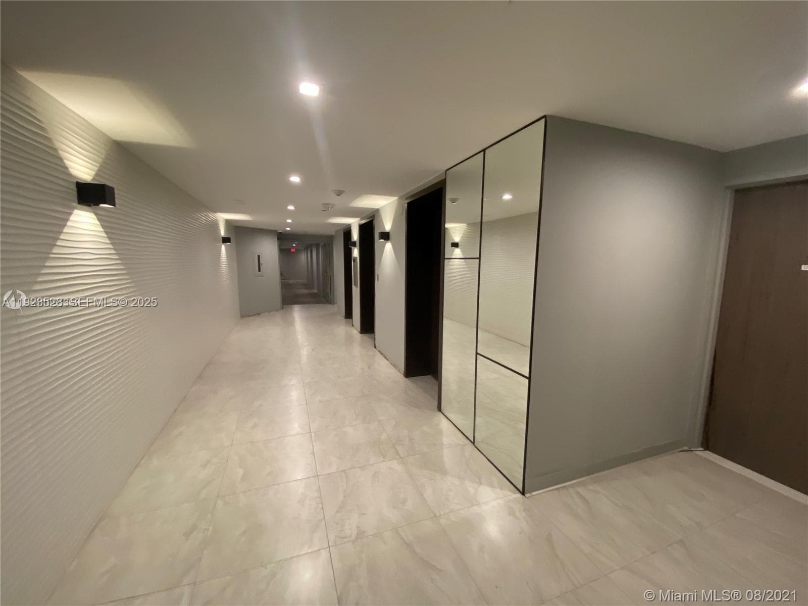 2555 Collins Ave PH114 photo 19