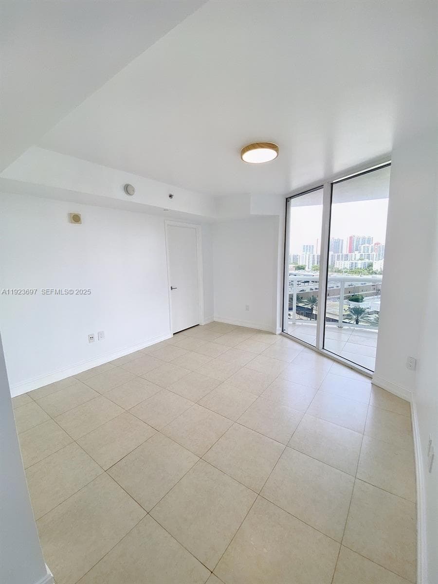 17201 Collins Ave 1009 photo 7