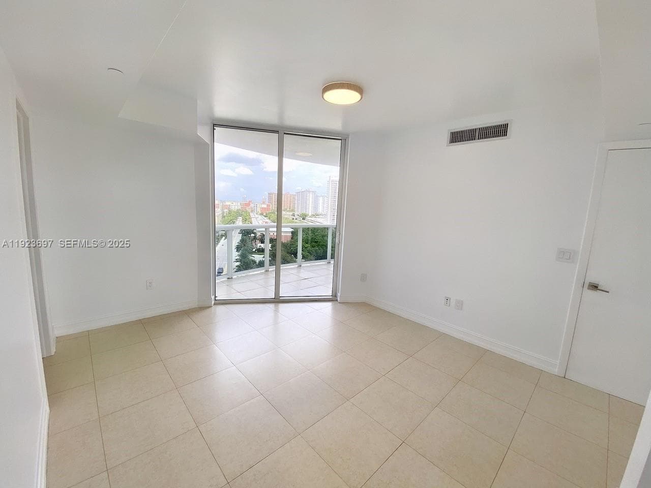 17201 Collins Ave 1009 photo 8