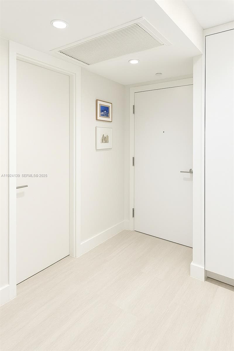 2301 Collins Ave 636 photo 2