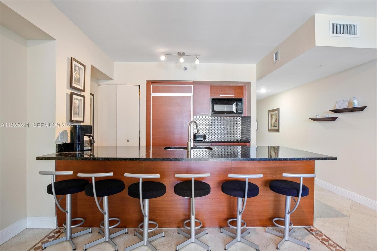 1830 Ocean Dr 2212 photo 7