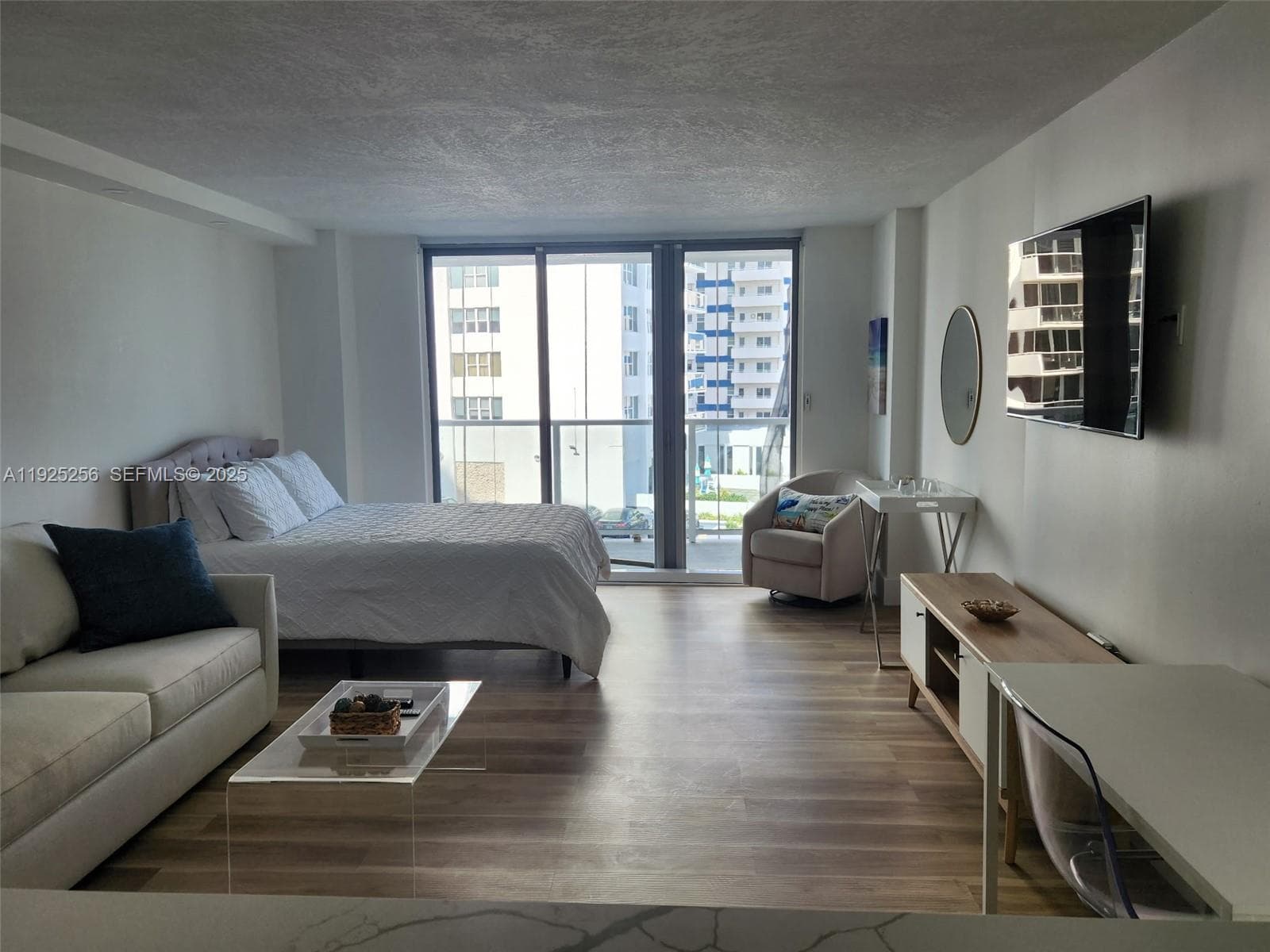 3180 S Ocean Dr 307 photo 2