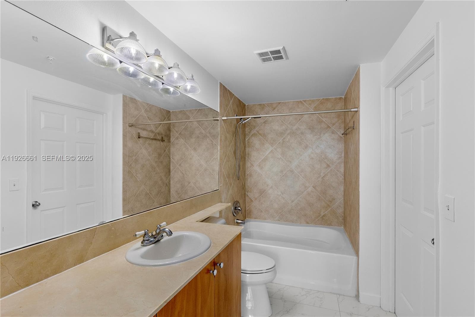 806 Windward Way 515 photo 6