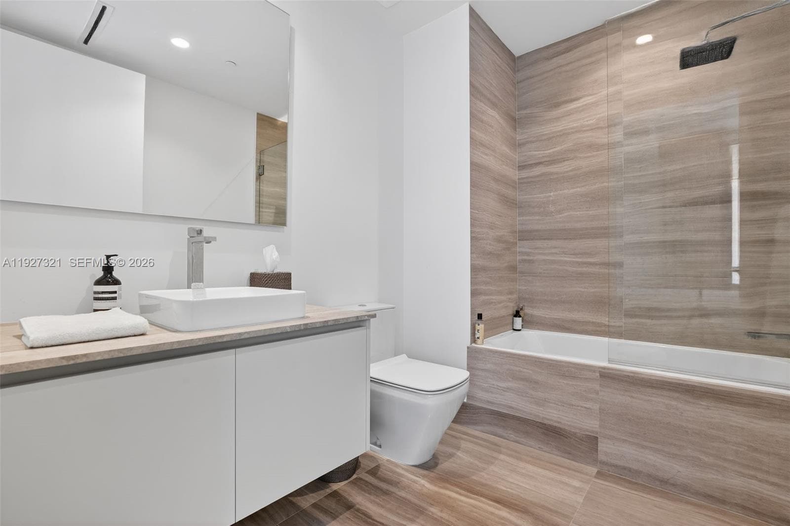 5775 Collins Ave 605 photo 17