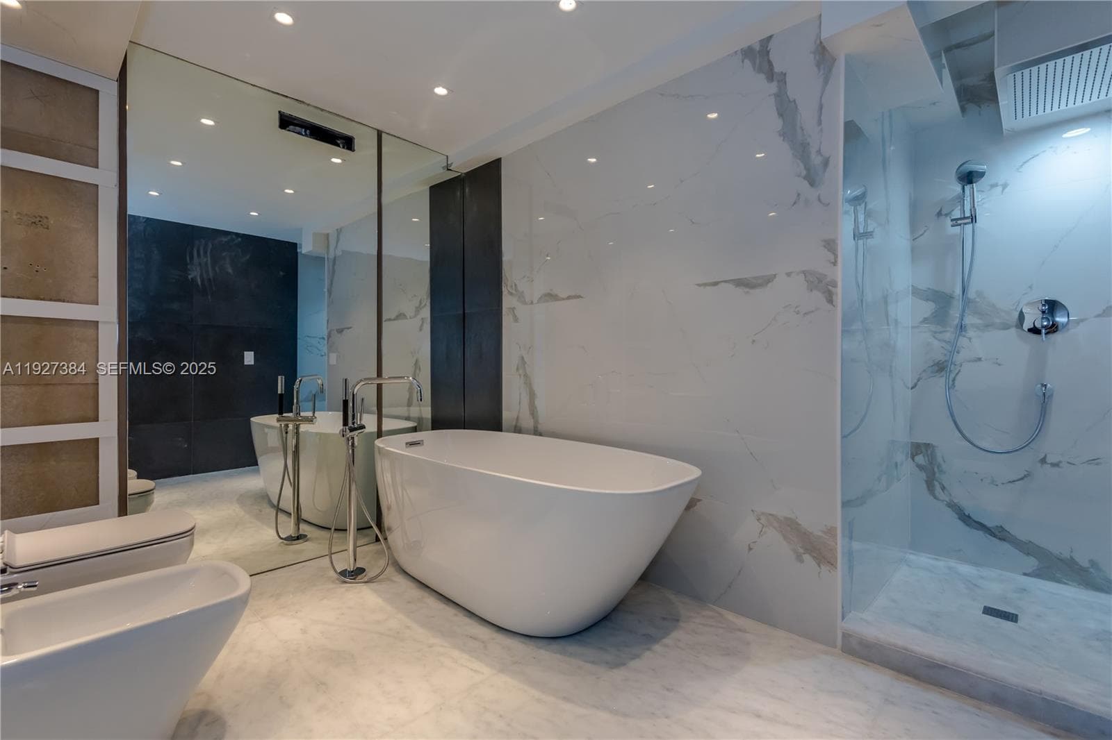 6423 Collins Ave 304 photo 8