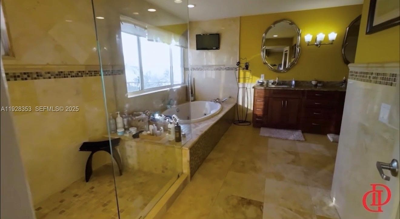 1500 Treasure Dr photo 12