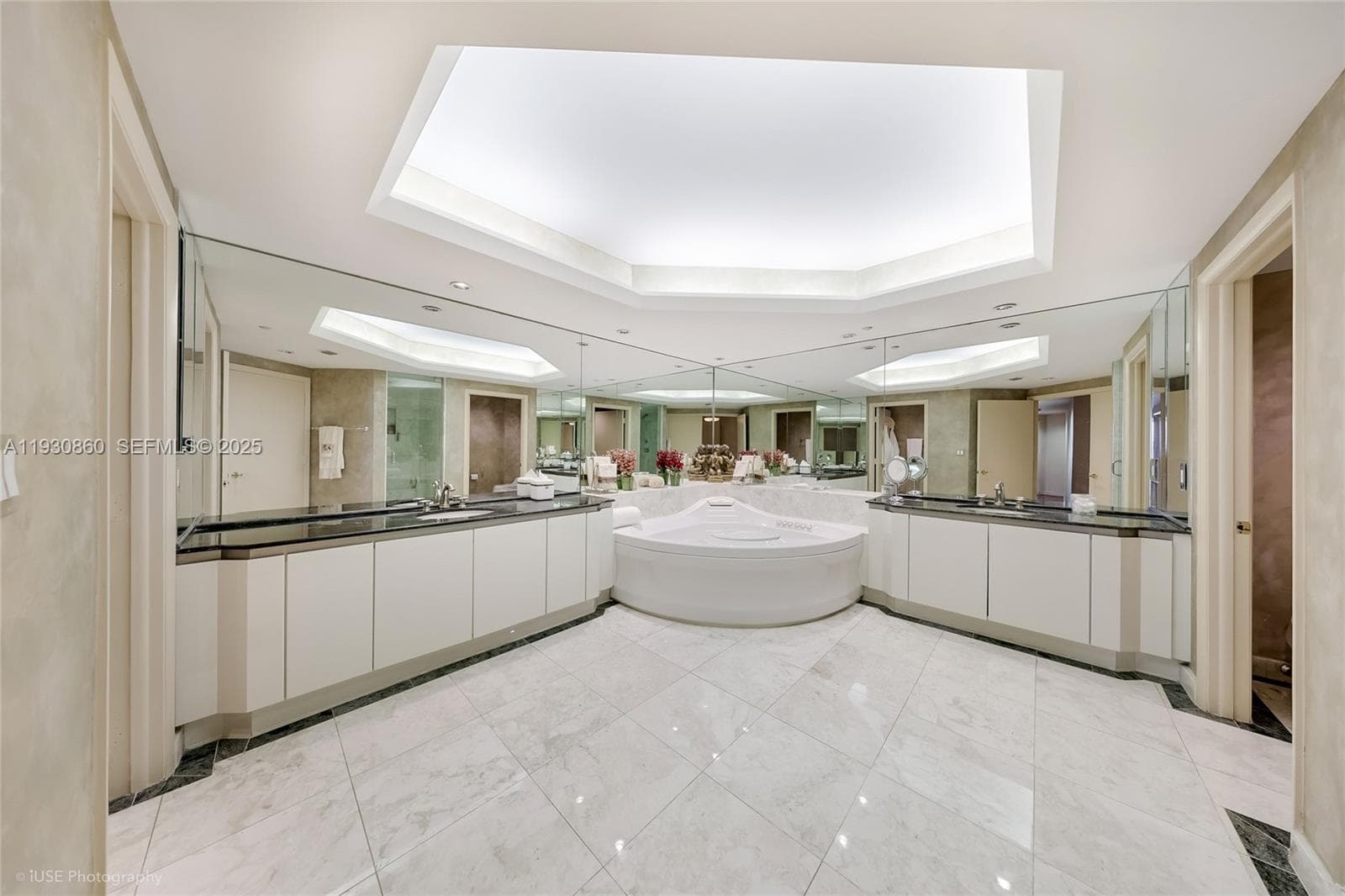 2600 Island Blvd 703 photo 15