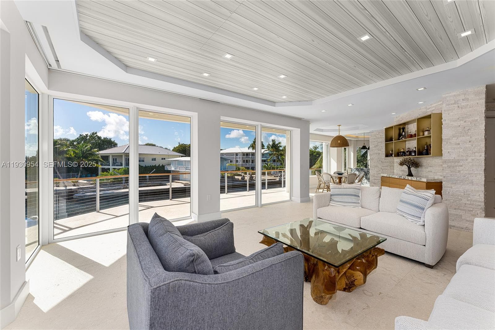 180 Pompano Dr photo 16