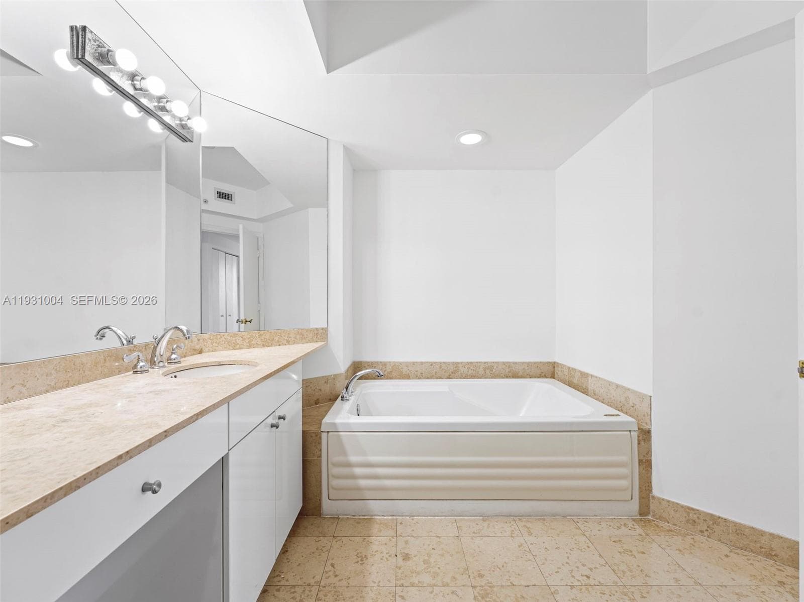 806 photo 22