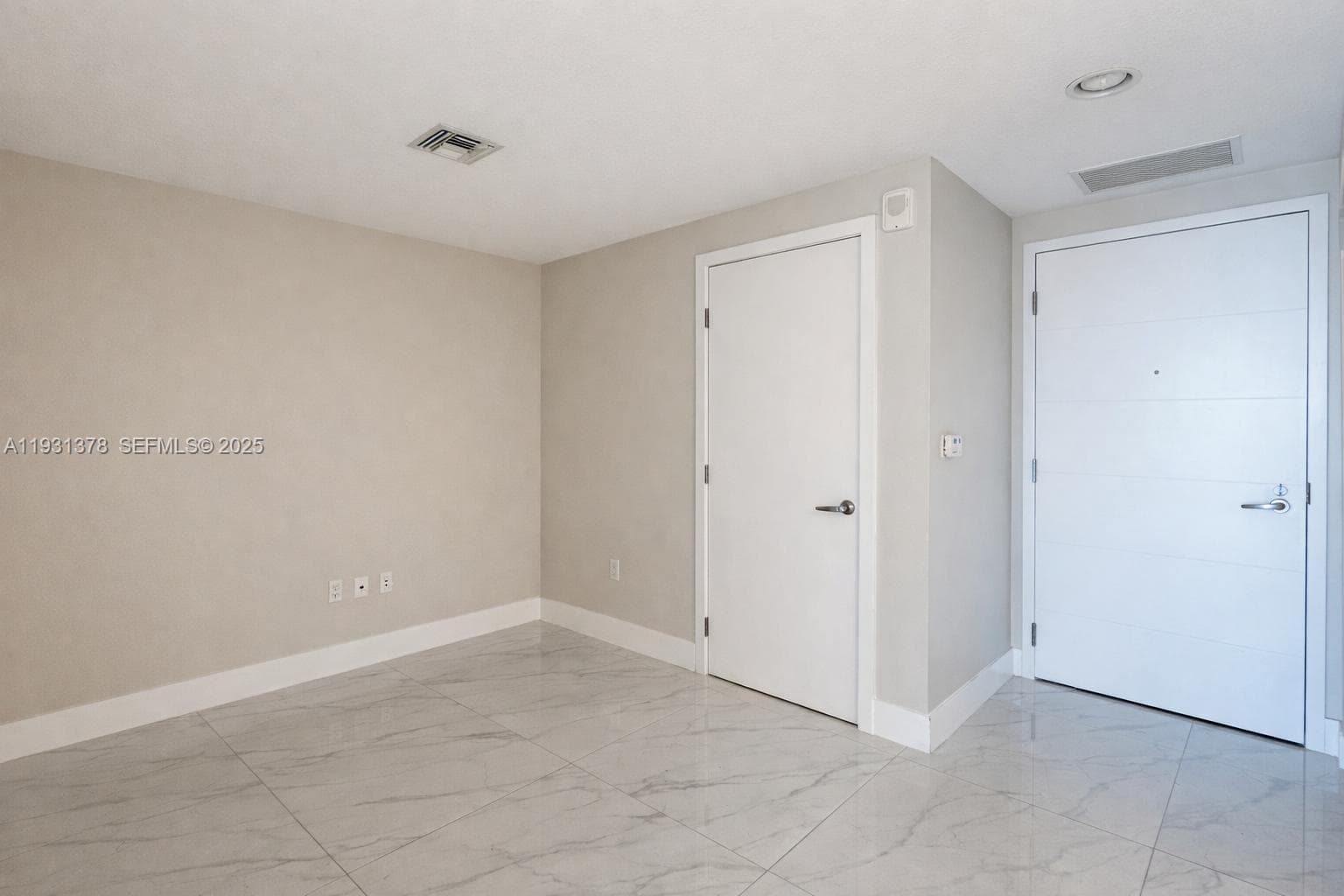 16385 Biscayne Blvd 1102 photo 17