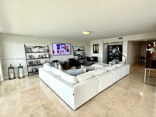 20201 E Country Club Dr 903 photo 16