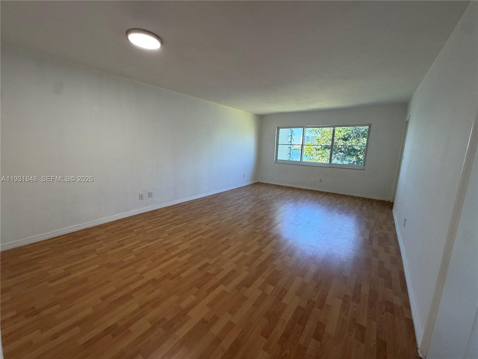 1530 NE 191st St 205 photo 12