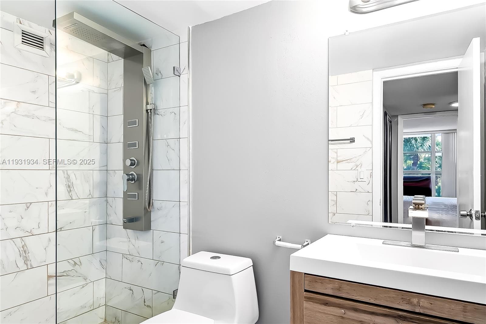 400 Leslie Dr 305 photo 16