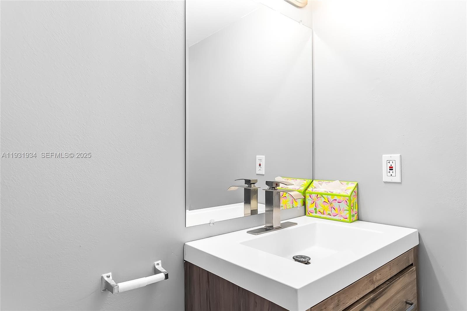 400 Leslie Dr 305 photo 18