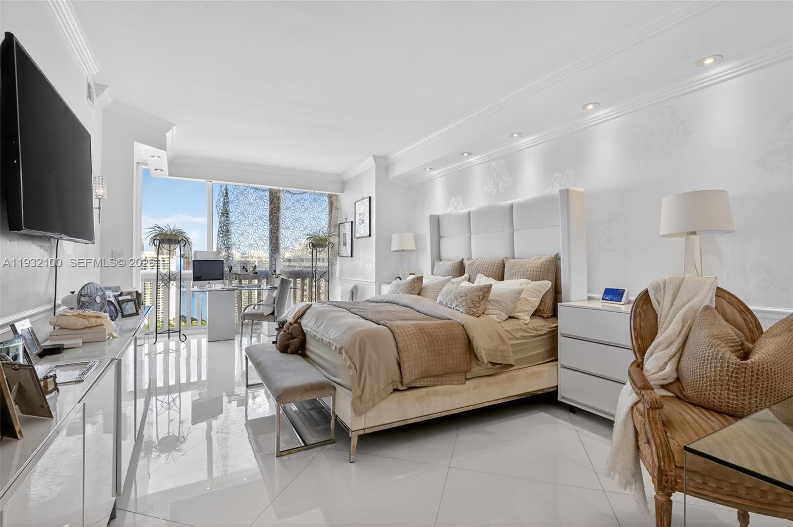 1000 Island Blvd PH9 photo 22