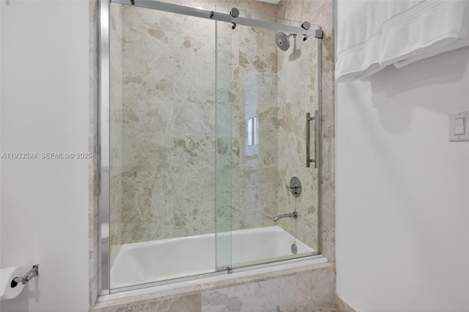 4100 Island Blvd 1403 photo 16