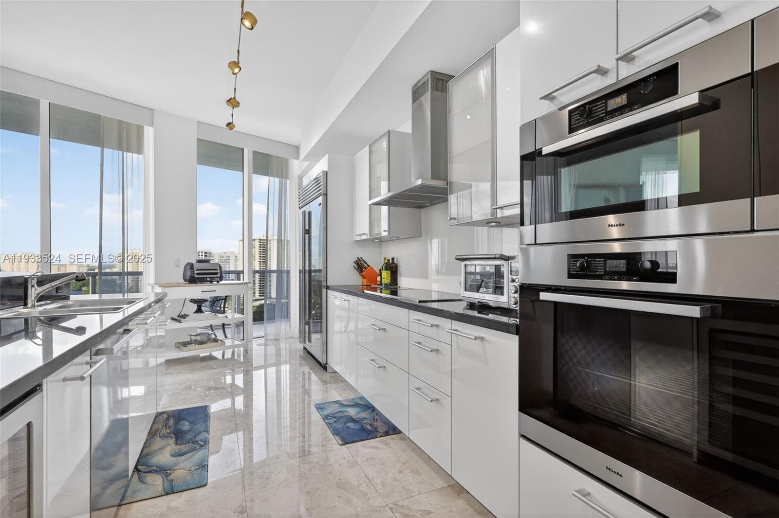 4100 Island Blvd 1403 photo 12