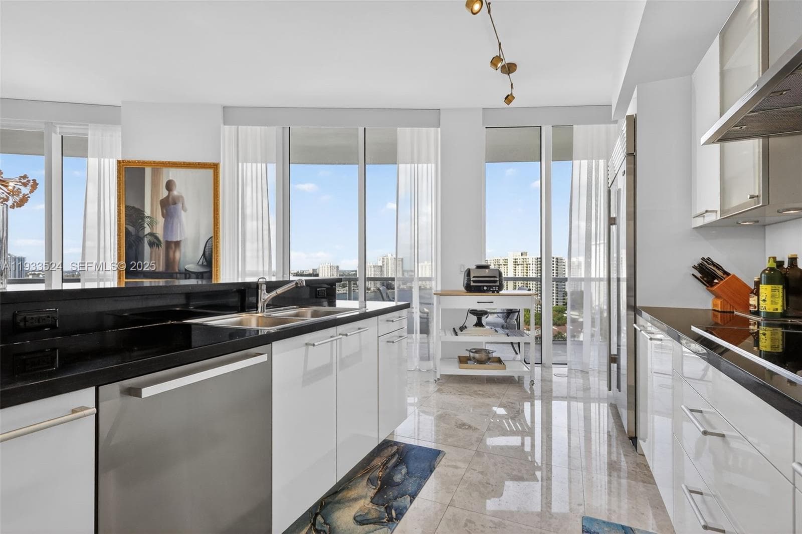 4100 Island Blvd 1403 photo 11