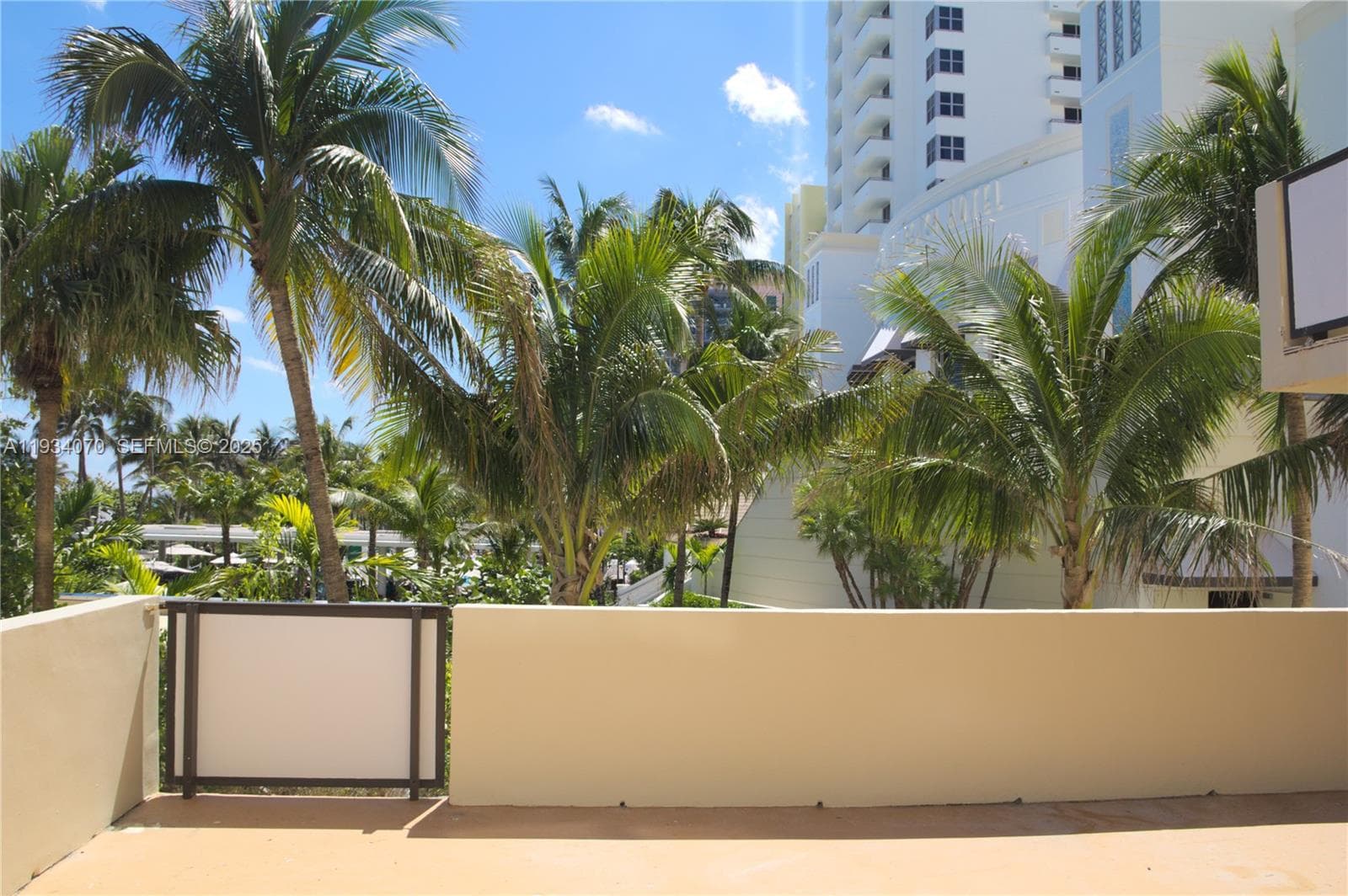 1623 Collins Ave 218 photo 3