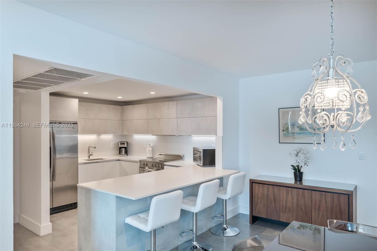 2301 Collins Ave 507 photo 6