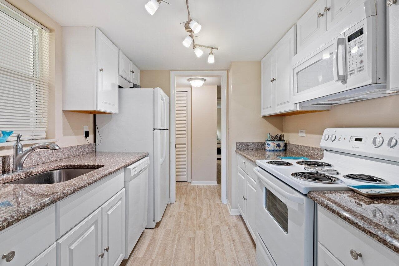 2525 Florida Boulevard 130 photo 8