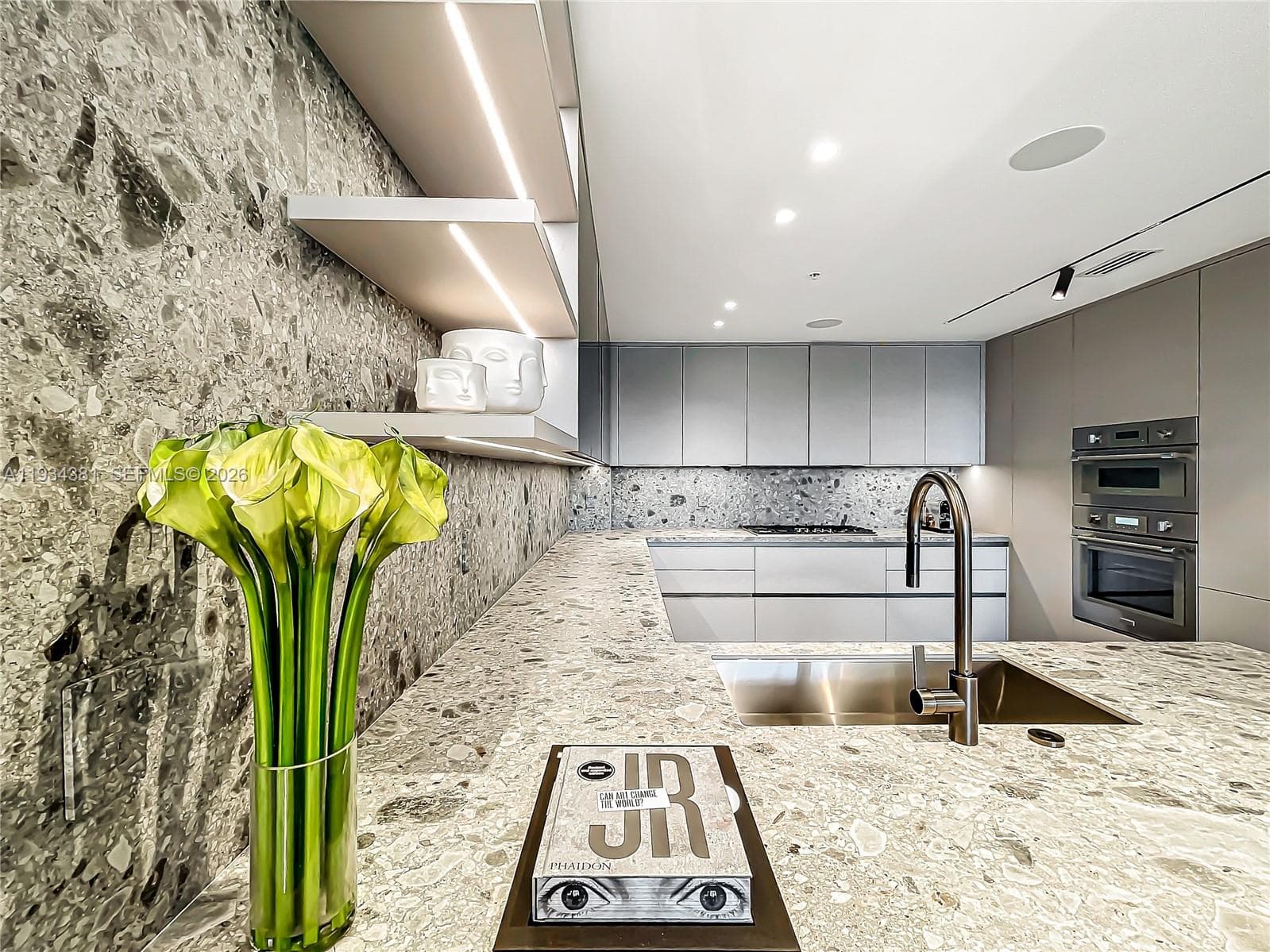 3501 Ocean Dr V5 photo 19