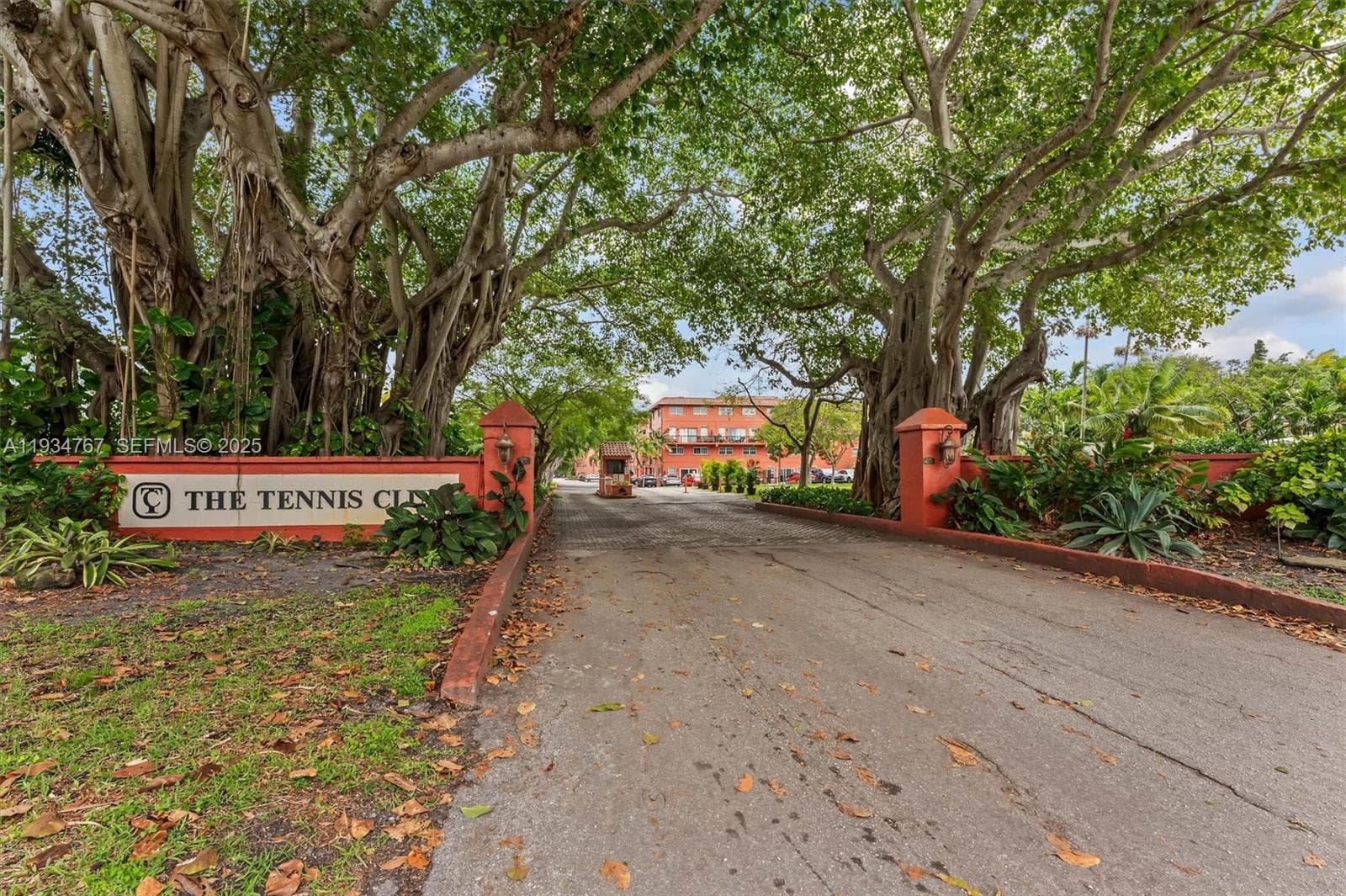620 Tennis Club Dr 110 photo 2