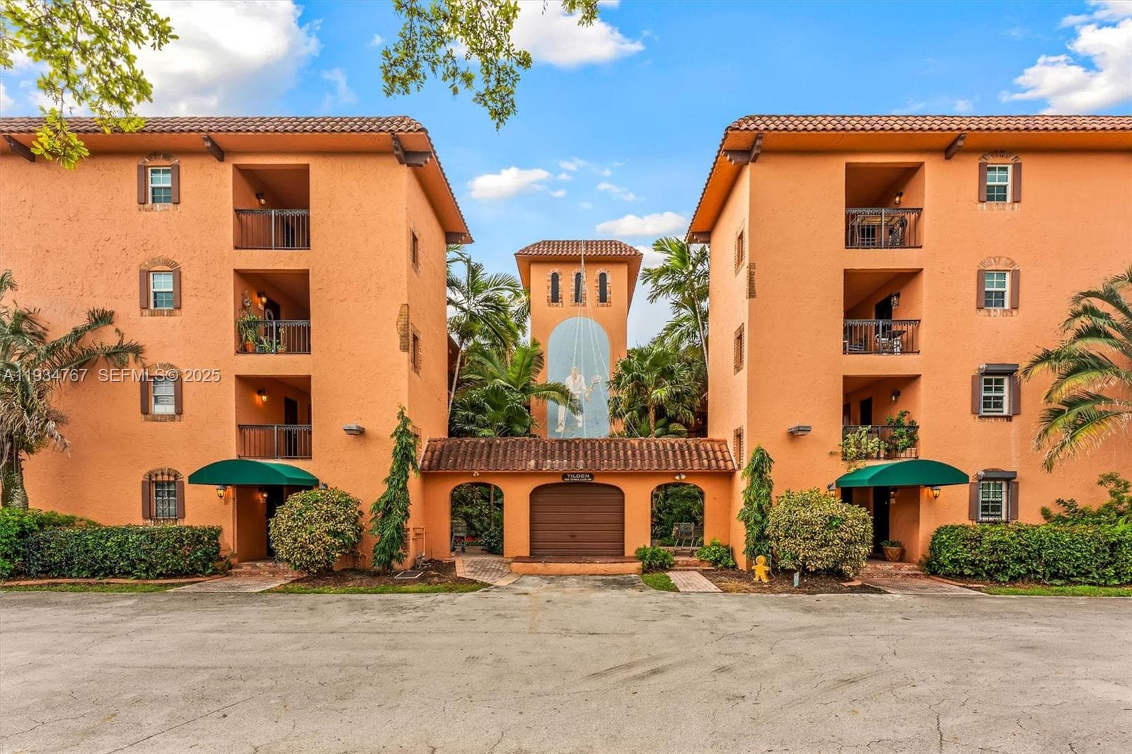 620 Tennis Club Dr 110 photo 3
