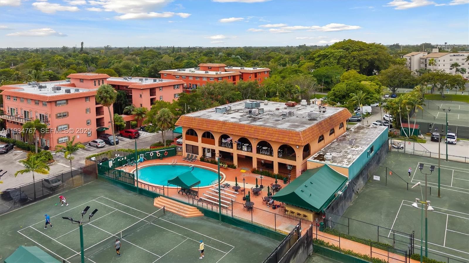 620 Tennis Club Dr 110 photo 1