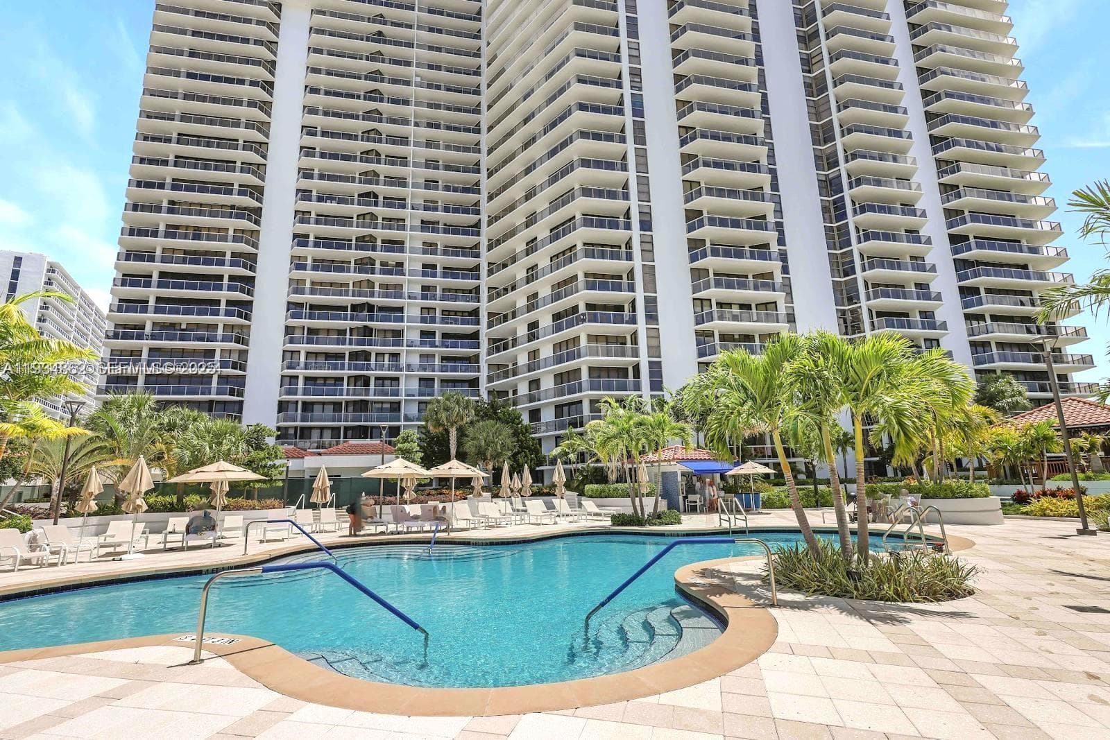 20281 E Country Club Dr 501 photo 22