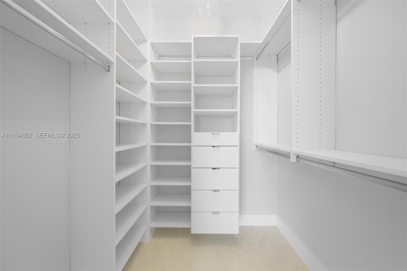 20281 E Country Club Dr 501 photo 11