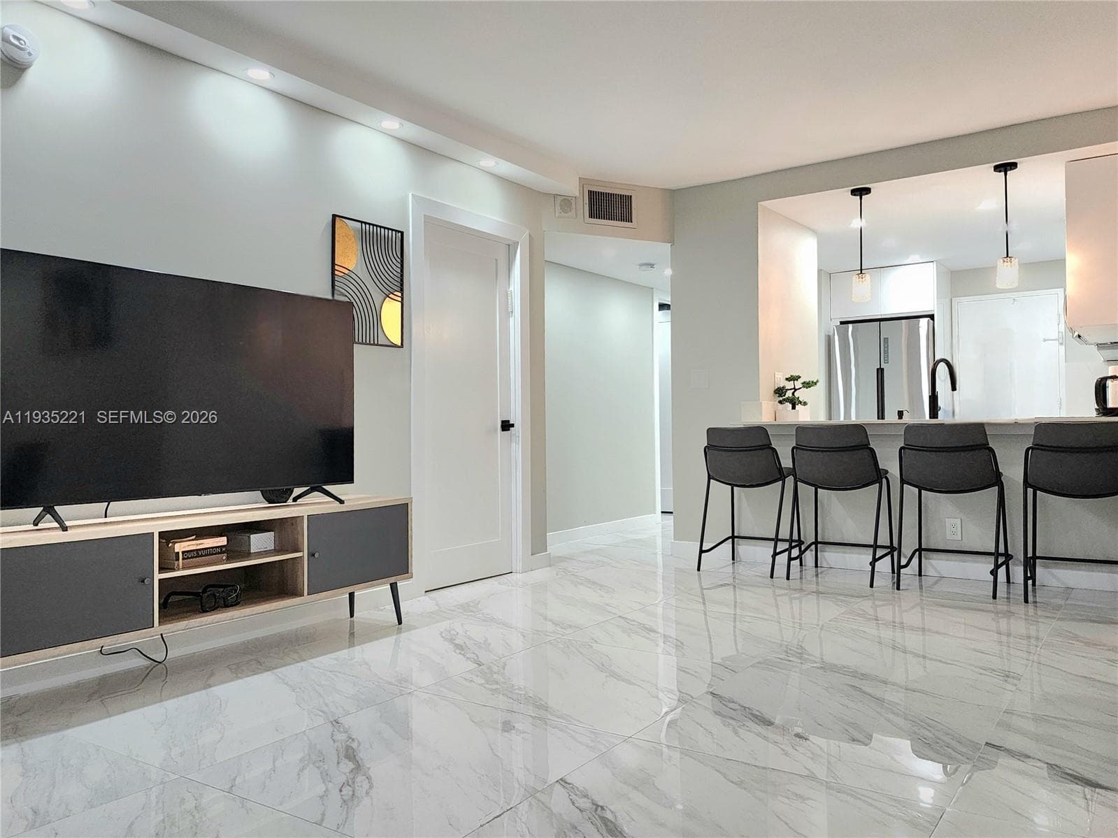 3725 S Ocean Dr 425 photo 3