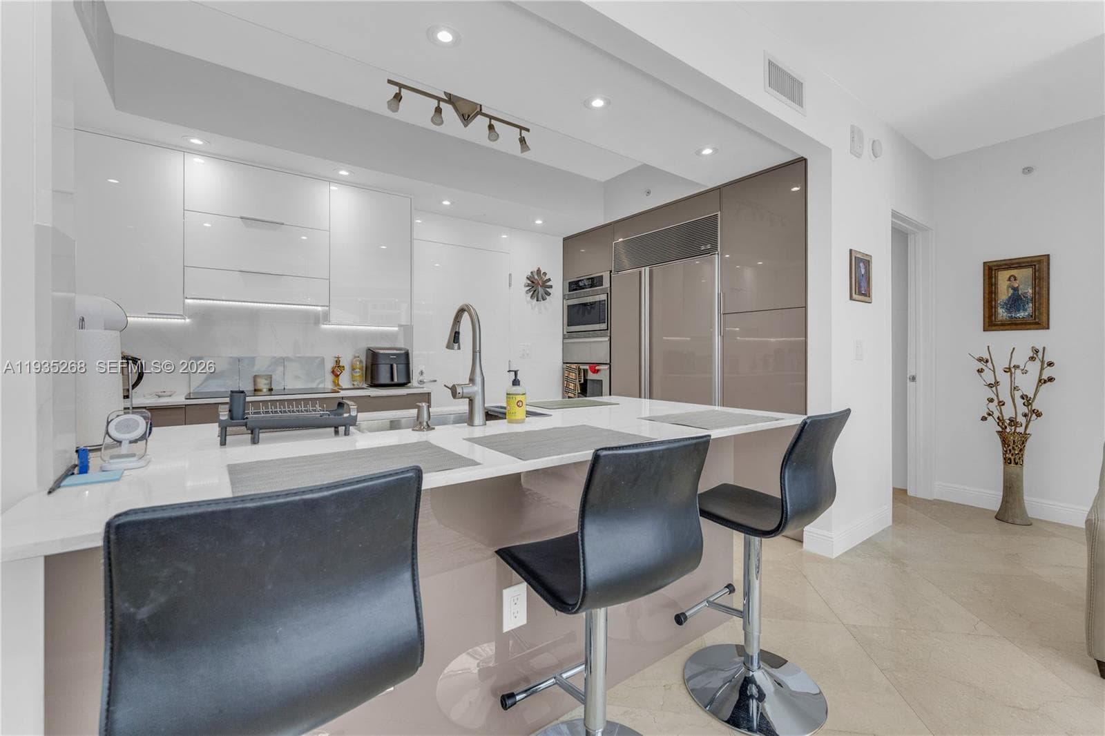 3101 Ocean Dr 606 photo 14