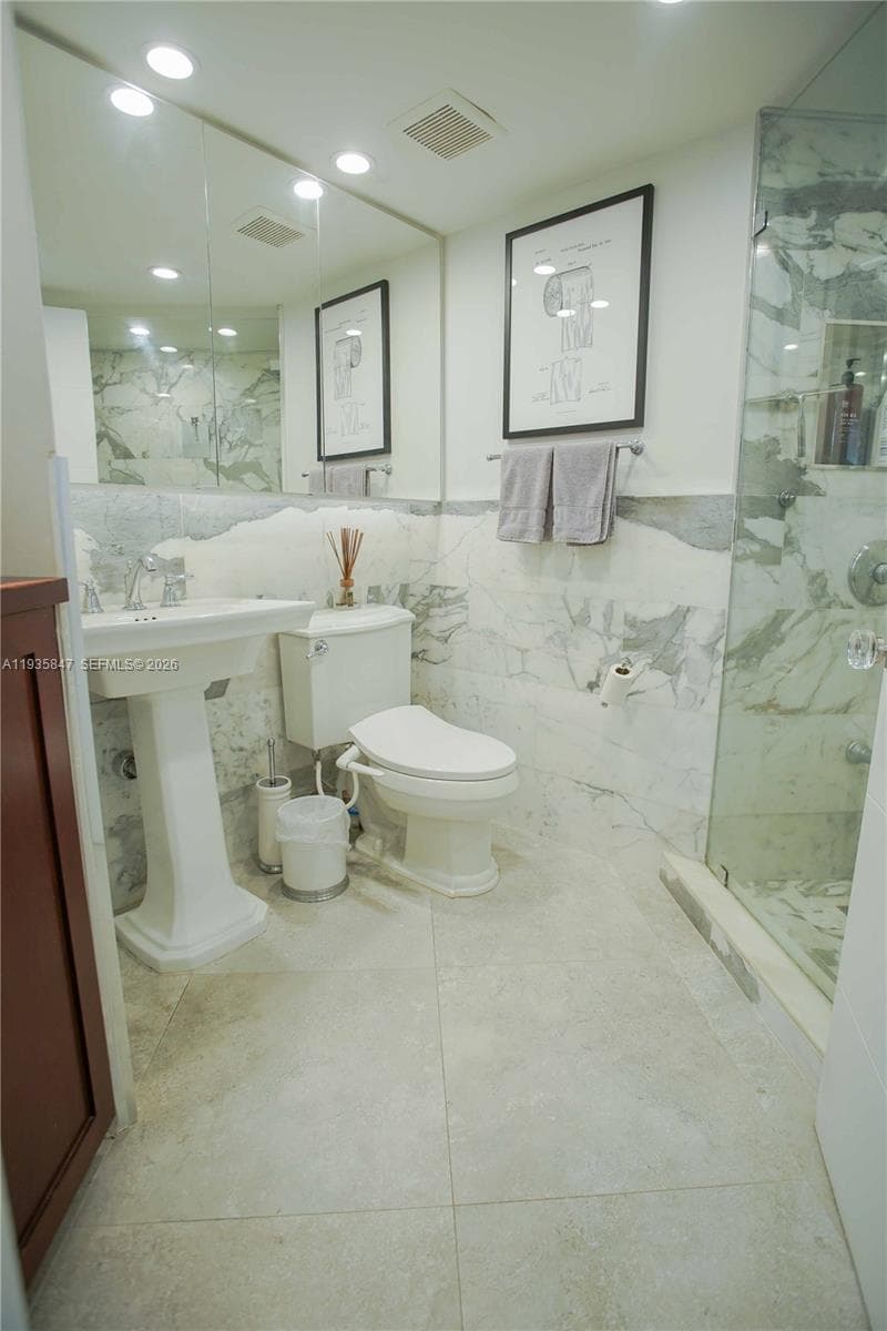 5880 Collins Ave 302 photo 25